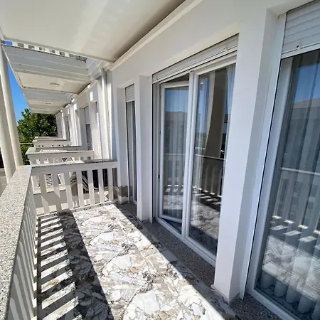 Luxury * Velipojë